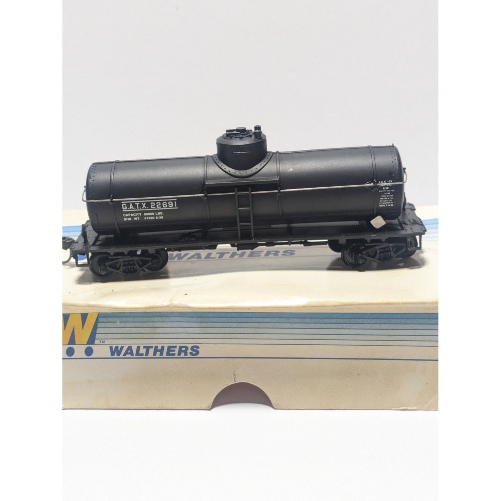 Walthers Vintage HO Scale GATX 22691 Single Dome Tank Car Black 9325007